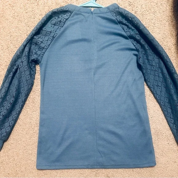 Chic Blue Lace Sleeve Blouse - Picture 4 of 4